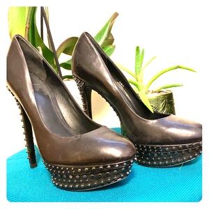 Brian Atwood pumps NWOT